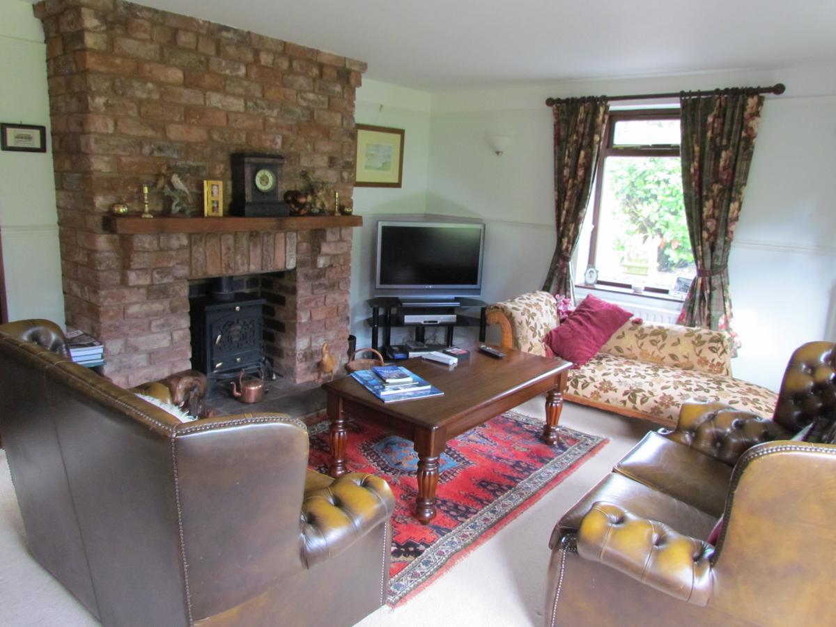 Celyn Villa Bed And Breakfast Holywell  Exterior photo