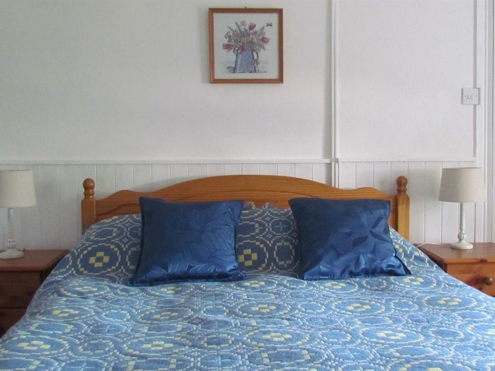 Celyn Villa Bed And Breakfast Holywell  Exterior photo