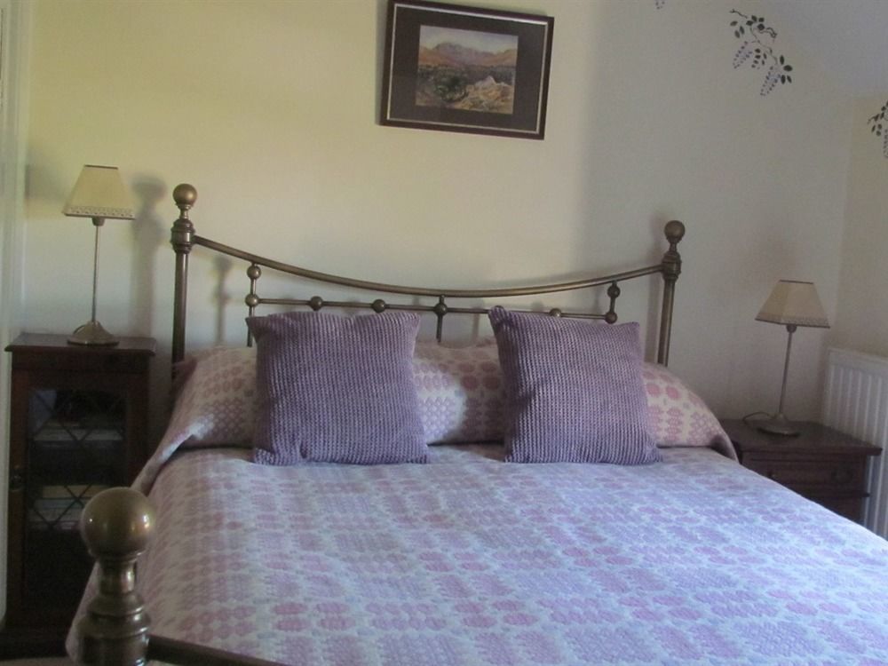 Celyn Villa Bed And Breakfast Holywell  Exterior photo